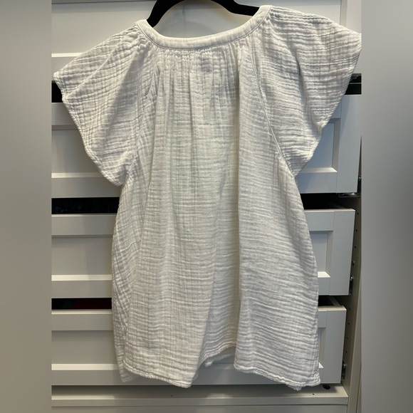 Old Navy women’s white top - Picture 2 of 4